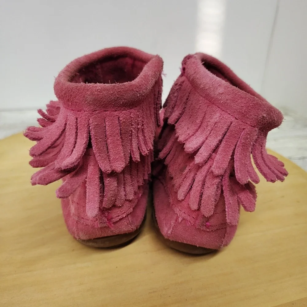 Girls Minnetonka Fringe Boots Pink Suede Youth Size 2 Double Fringe‎ Ankle